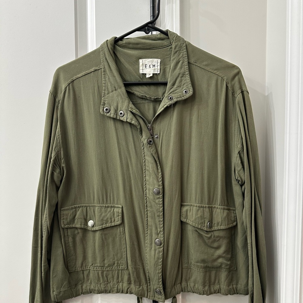 Green Utility Jacket with Relaxed Fit and Collared Neckline